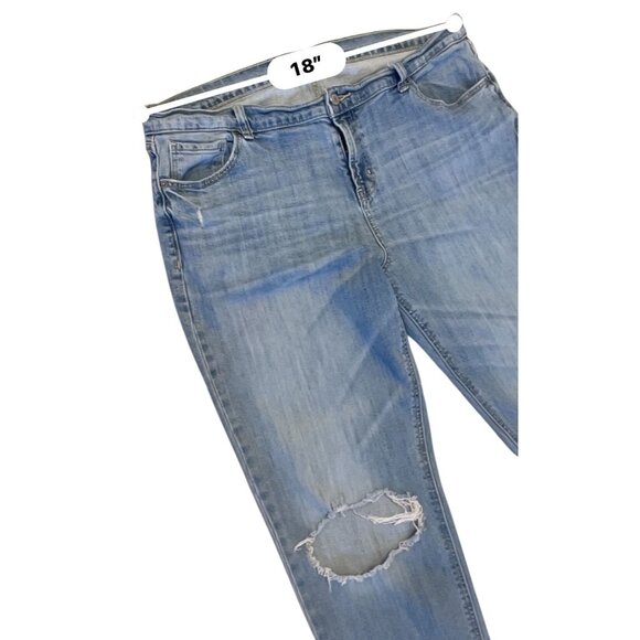 Mid Rise Boyfriend Jeans Distressed Medium Wash Stretch Denim Women's Size 14 - Picture 3 of 8